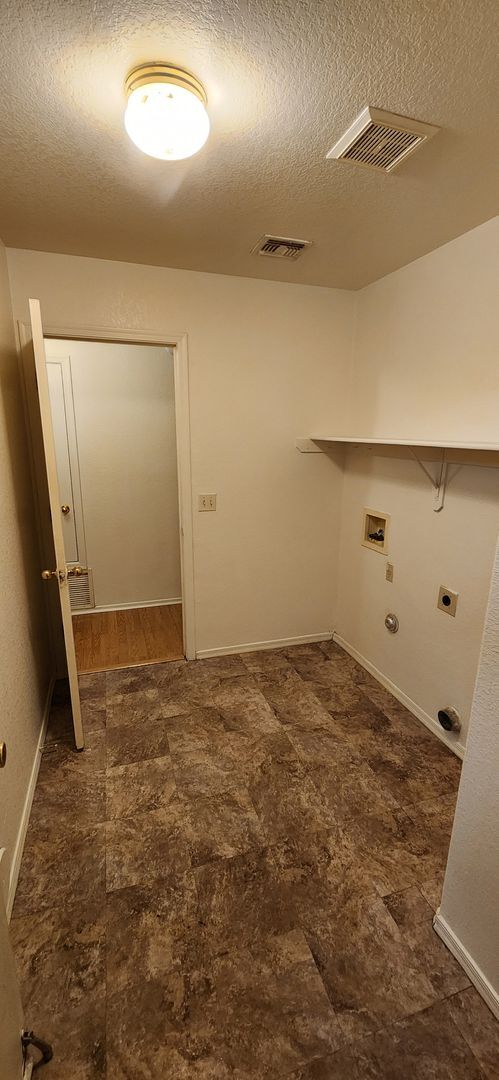 Building Photo - Beautifully Renovated 3 Bedroom- Rita Ranc...