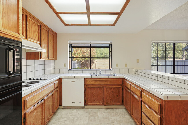 Building Photo - 566 La Corso Dr