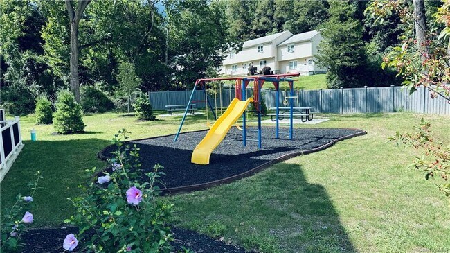 Building Photo - 4 S Hls Wy