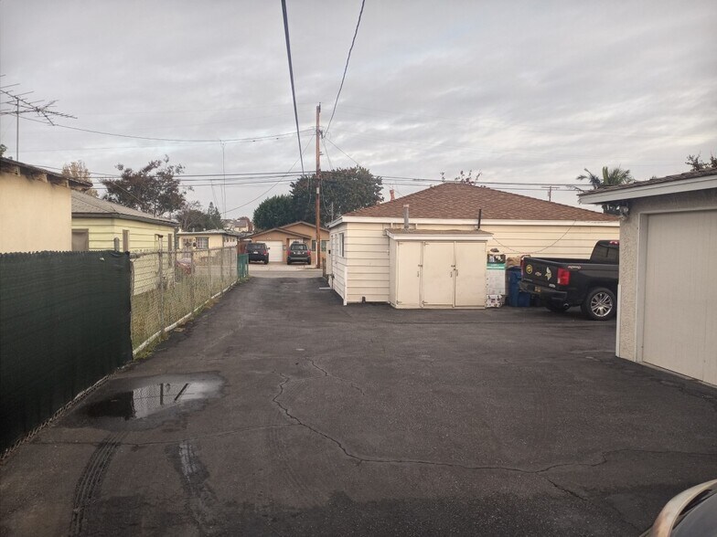 Private Driveway - 4212 W 154th St