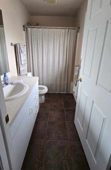 Building Photo - W162N11659 Park Ave