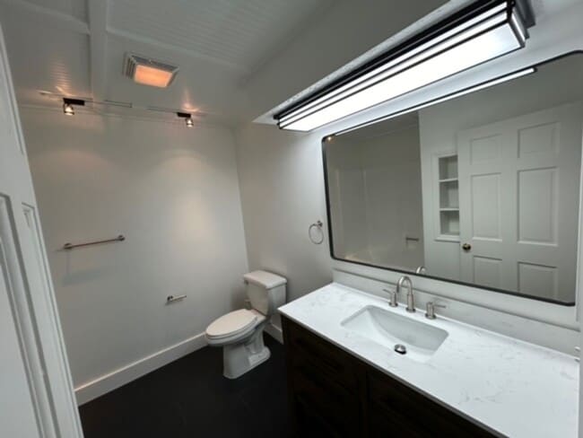 Building Photo - Central AVL - Large Custom Built Home with...