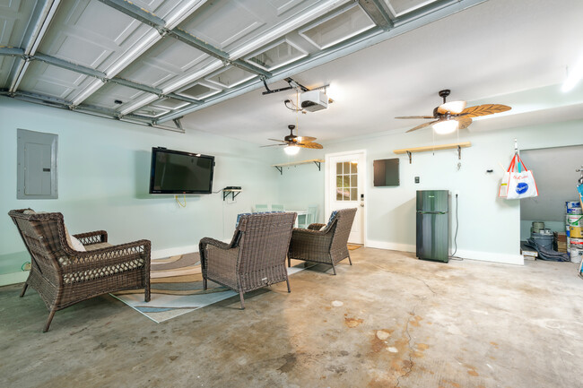 Building Photo - 200 Salt Air Dr