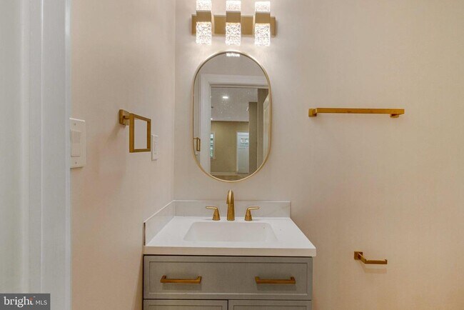 Building Photo - 1350 Sheridan St NW