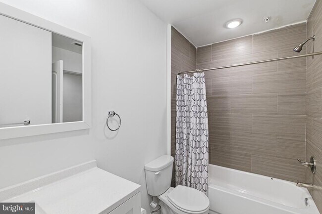 Building Photo - 925 N Broad St