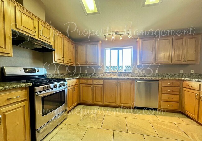 Building Photo - Comfortable & Well-Appointed 3-Bedroom Hom...