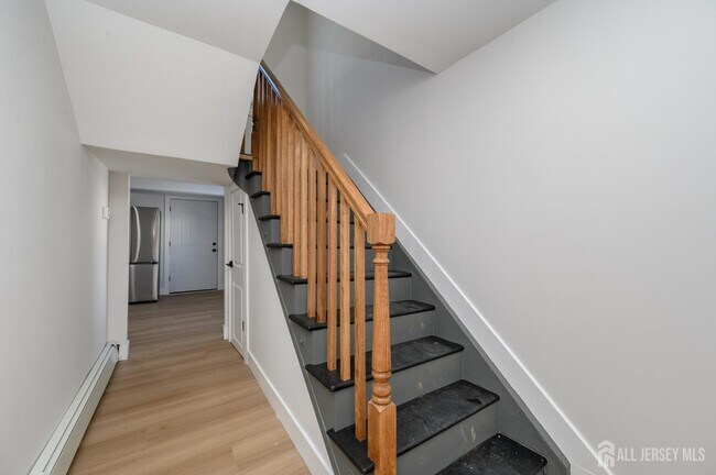 Building Photo - 8 Orchard St