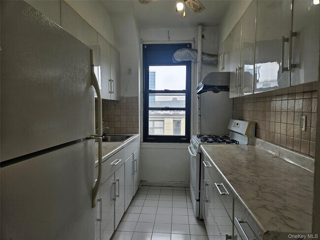 Building Photo - 98-25 64th Rd