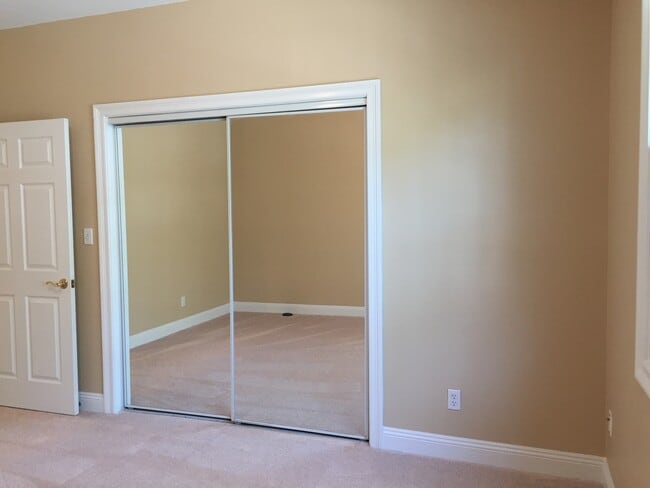 Building Photo - Pensacola - Downtown - 2 bedroom, 2 bathro...