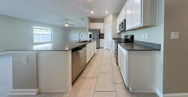 Building Photo - 272 Bergamot Lp