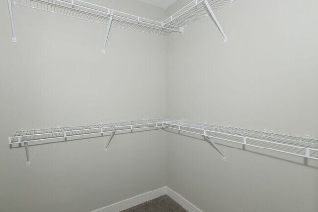 Building Photo - Beautiful Townhome in Carmel