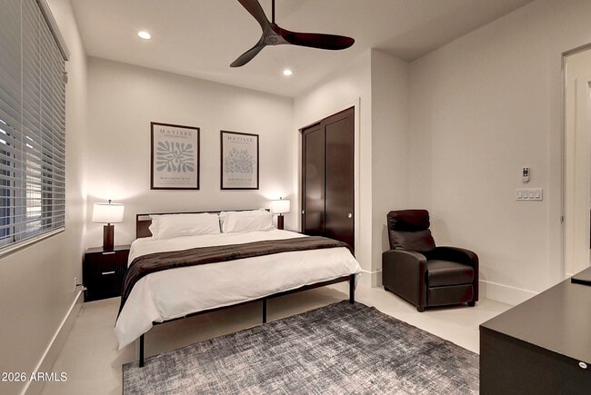 Building Photo - 6401 E Larkspur Dr