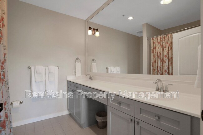 Building Photo - 965 Registry Blvd