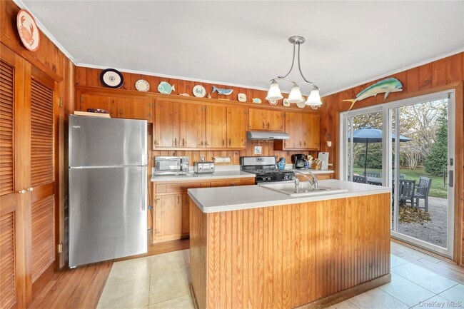 Building Photo - 170 Beach Ln