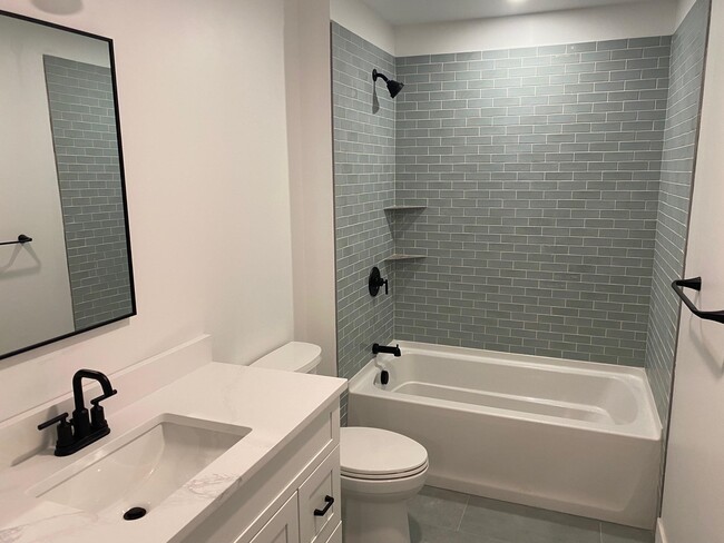 Building Photo - 53 River Rd