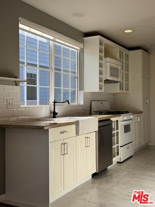 Building Photo - 4503 Tobias Ave