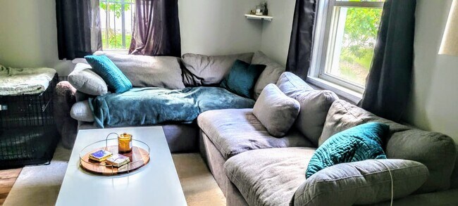 Building Photo - 418 Iverson Way