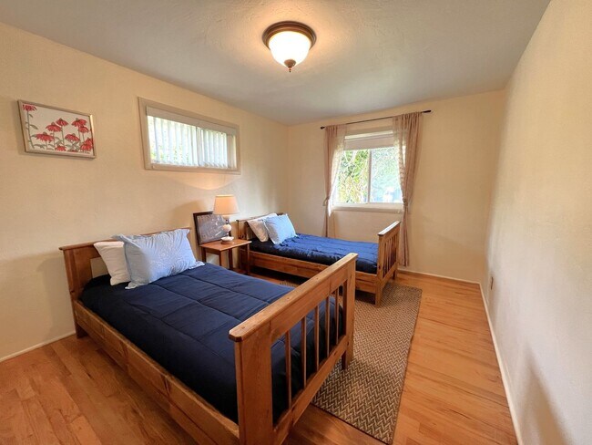 Building Photo - 307 Del Norte Ln