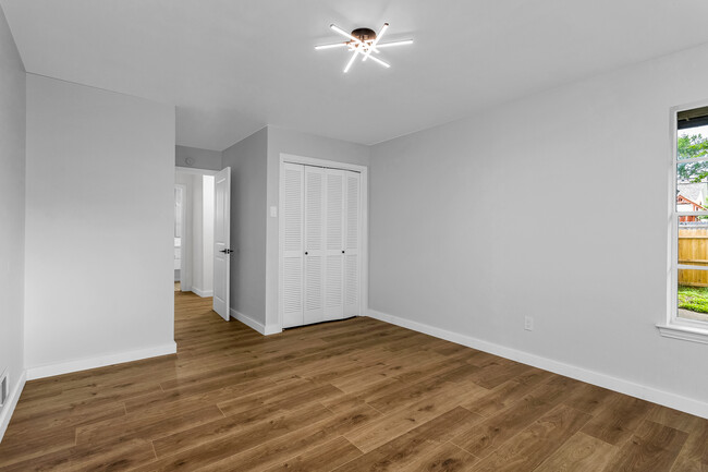 Building Photo - 3761 High Vista Dr