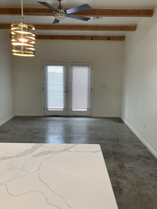 Building Photo - 1130 E Winnie Pl