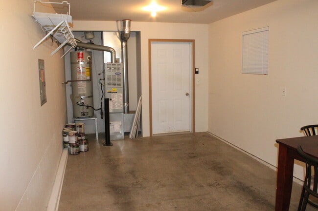 Building Photo - 2 Bed 1.5 Bath - Gas Heat - Garage - Yard ...