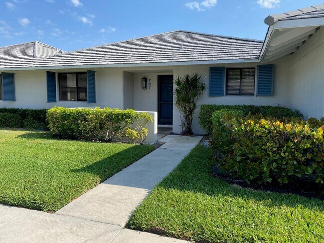 Building Photo - 707 Club Dr
