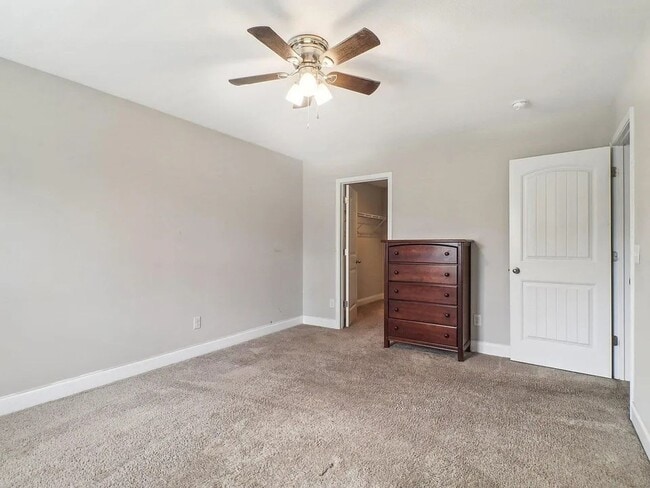 Building Photo - Stunning 4BR House in Columbia