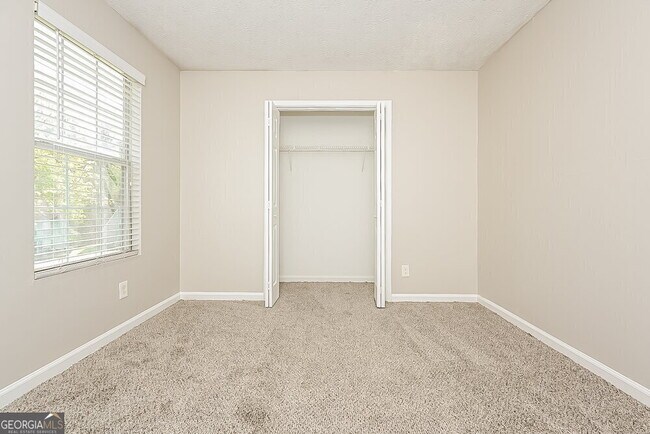 Building Photo - 2725 Woodward Rd