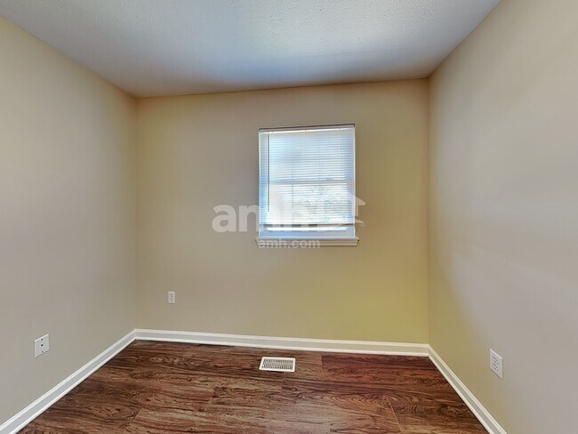 Building Photo - 17879 Grassy Knoll Dr