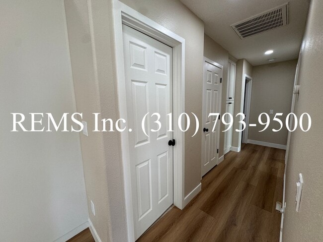 Building Photo - Remodeled Hersperia Front House with Laundry and Parking