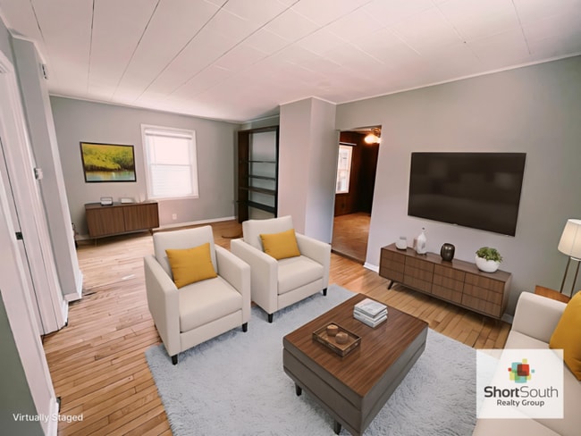 Primary Photo - 3 bed 1.5 bath Single Family Home