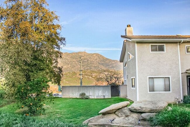 Building Photo - Modern 3 Bed Home for Rent in Riverside CA 92507 Garage Available