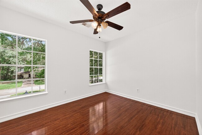 Building Photo - 42 Rockridge Dr