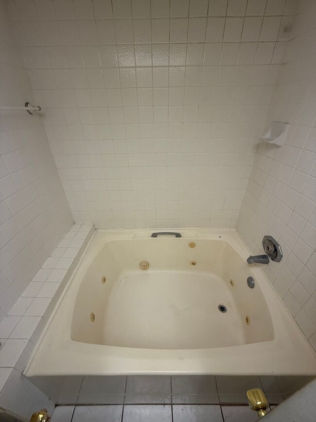 Building Photo - Charming 3-Bedroom, 2-Bathroom Home in the...