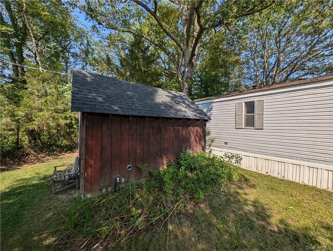 Building Photo - 5 Willow Tree Ln