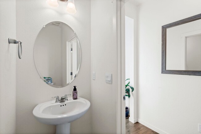 Building Photo - 482 3rd St