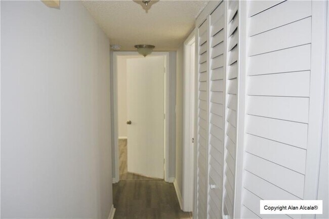 Building Photo - 709 Gardens Dr