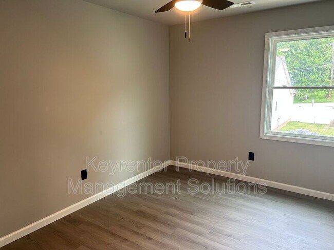 Building Photo - 1006 Pocahontas Ave