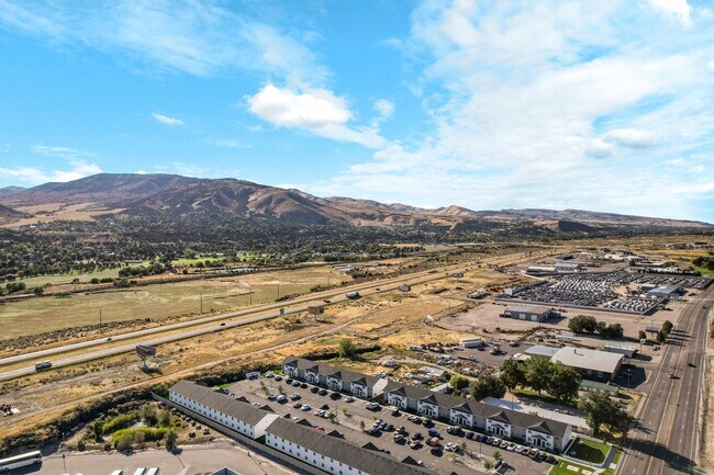 Building Photo - Beautiful, brand new 3 bed apartment in Pocatello!