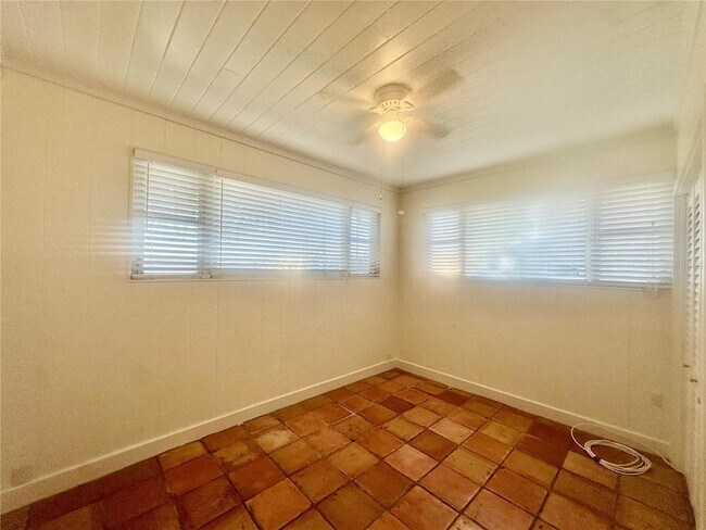 Building Photo - 1105 N Lake Otis Dr SE
