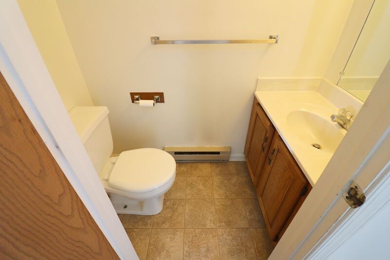 Building Photo - 40 Oriole Dr