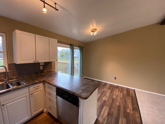 Building Photo - 942 Pebblelane Dr