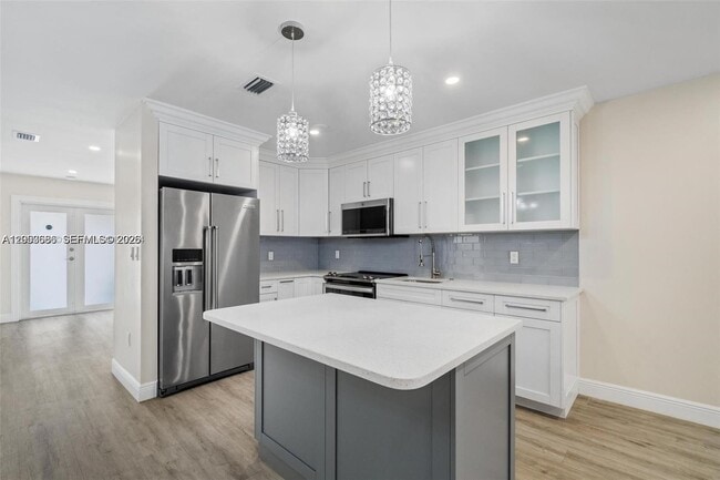 Building Photo - 330 W 74th Pl