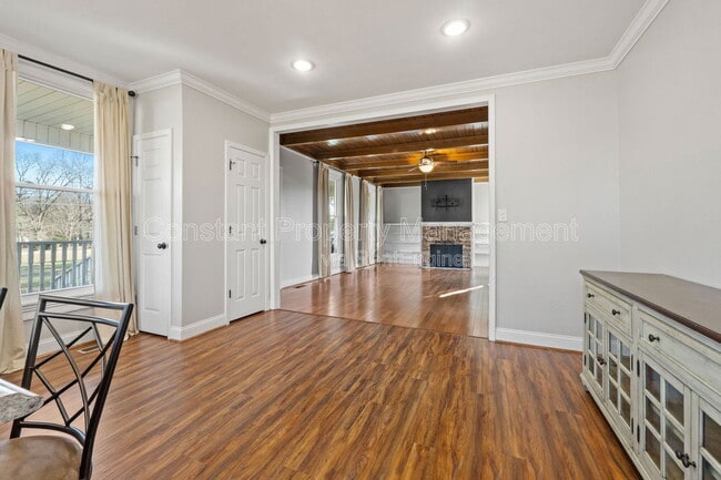 Building Photo - 138 Main St