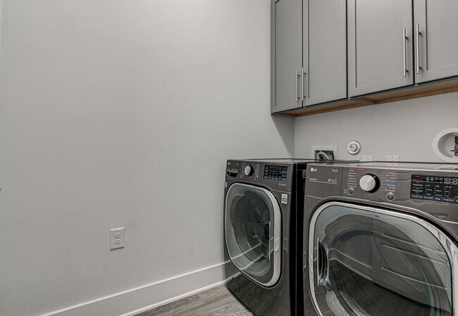 Building Photo - Super Cute South Austin 3/2.5 Condo, built...