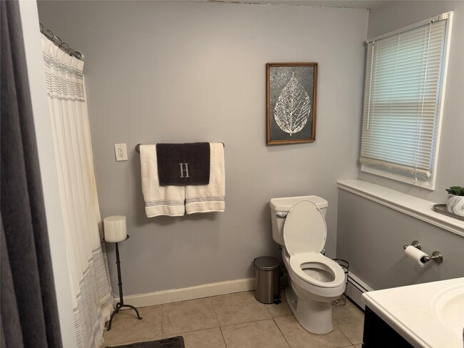 Building Photo - 33 Lake Nanuet Dr