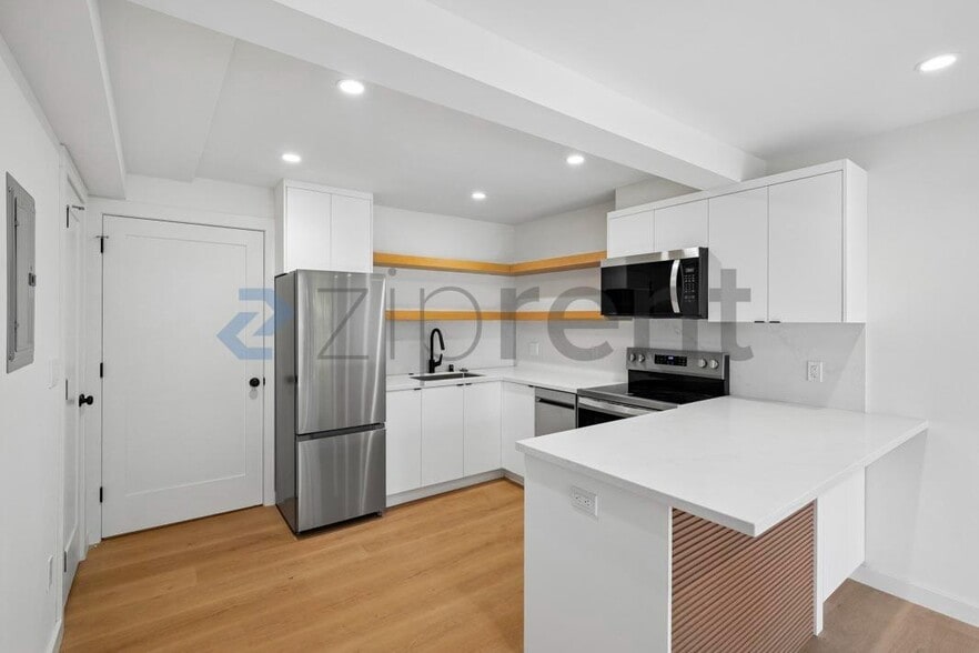 Building Photo - Unit D