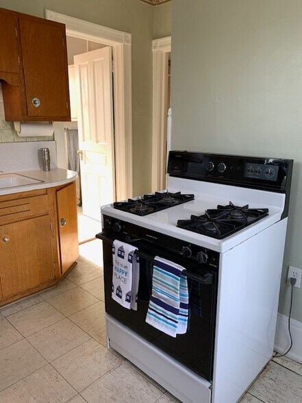 kitchen - 2454 N Pierce St