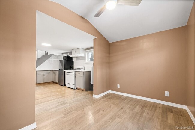 Building Photo - 30 Bridge St