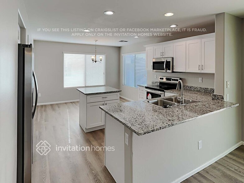 Building Photo - 1544 W San Tan Hills Dr